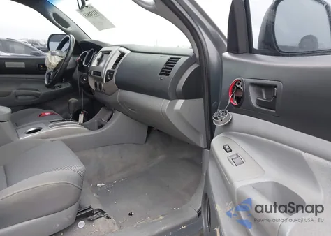 2005 Toyota Tacoma Base V6 z USA, uszkodzony, nr VIN 5TEUU42N05Z135329